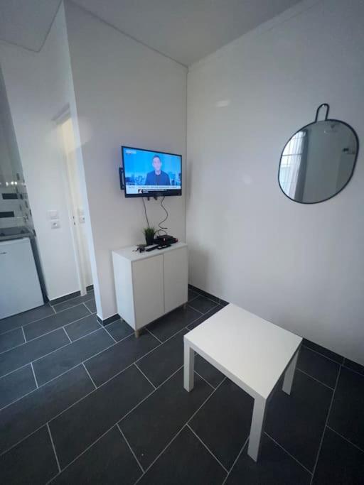Studio Cosy Refait A Neuf Levallois Exteriör bild
